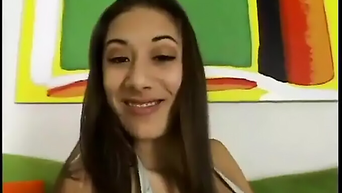 Bela Morena Faz Um Boquete Incrível E Recebe Uma Gozada Neste Vídeo Pov