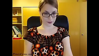 Teasing Webcam Girl Shows Off Her Naked Body And Glasses