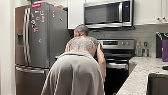 Young Thug'S Clothed Teen With Tattooed Ass Twerks In Kitchen