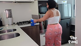 Pareja Amateur Se Involucra En Sexo En La Cocina