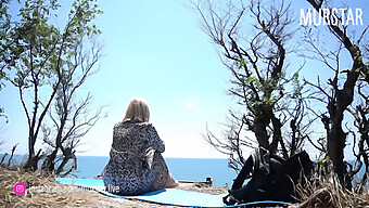 Auf Frischer Tat Erwischt: Heiße Sex-Session Des Blonden Paares Am Strand