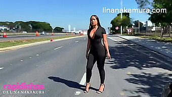 淘气的亚洲女人lina Nakamura在高速公路上与善良的卡车司机做爱