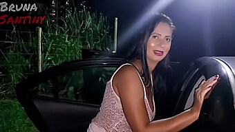 Bruna Se Submete A Um Encontro No Estacionamento Do Lust Club