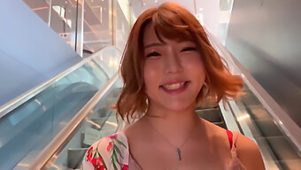 Japanse Babe Met Een Grote Kont Krijgt Een Cumshot In Een Badkamer