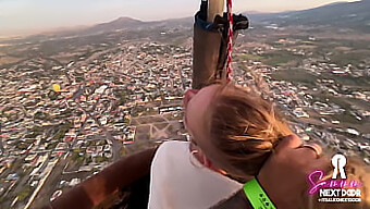 Intenso Amor Al Amanecer (Ella Chupa) Encima De Las Pirámides En Un Globo De Aire Caliente